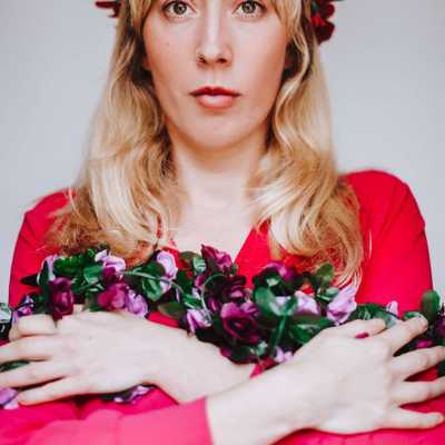 Kate-Lois Elliott - Kate-Lois Elliott's debut UK Stand up Comedy Tour